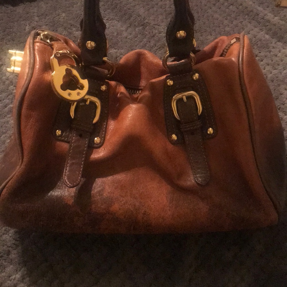 Distressed leather satchel with zipper lock